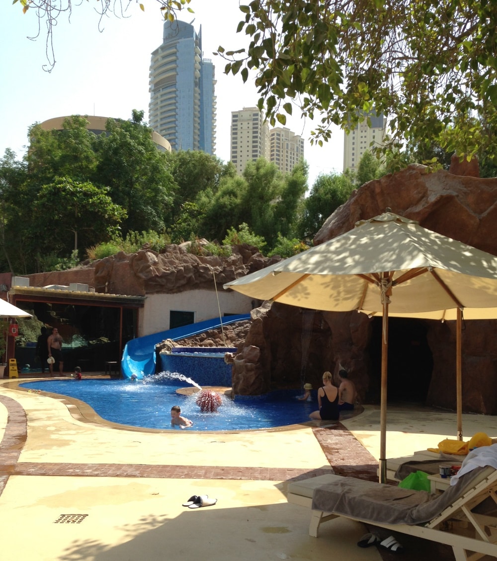 piscine avec tobogan pour enfants hotel habtoor grand beach resort and spa