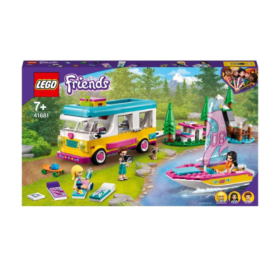 The-motorhome-and-the-sailboat-of-the-lego-forest