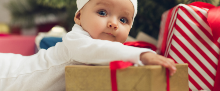 TOP-10-cadeaux-premier-Noel-de-bebe