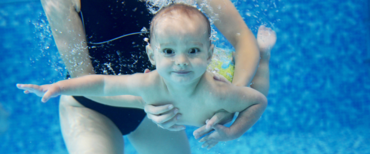 quel-age-bebe-nageur